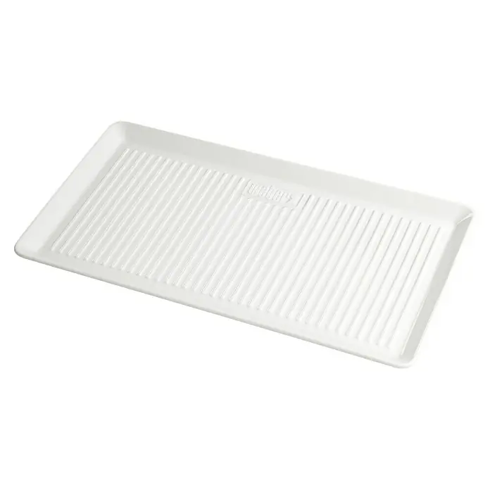 Weber Serviertablett Porzellan - L x B: 40,3 x 22,1 cm, Keramik, Weiß - Ein weißes Grilltablett mit Rillen für eine saubere und effiziente Grillzubereitung, ideal für Gemüse oder kleineres Grillgut.