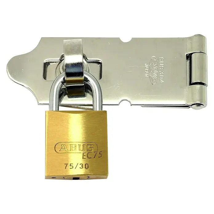 Abus Vorhängeschloss Lock-Tag 75/30 - B x H: 30 x 54 mm, Bügelstärke: 5 mm, Sicherheitsstufe: 5 - ABUS EC75 Vorhängeschloss mit einem silberfarbenen Riegel. Das Schloss ist goldfarben und hat eine Nummer auf der Vorderseite.