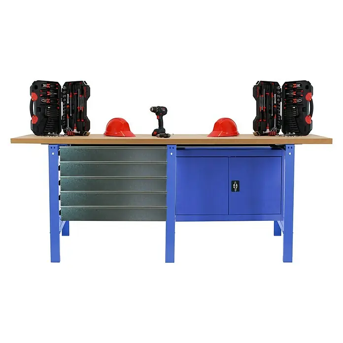 Simonrack Simonwork Banco de trabajo Box Cabinet - L x An: 75 x 210 cm, Altura de trabajo: 86,5 cm, Carga soportada: 600 kg, Azul - Banco de trabajo con maletines de herramientas, cascos de seguridad y un taladro inalámbrico sobre una superficie de madera.