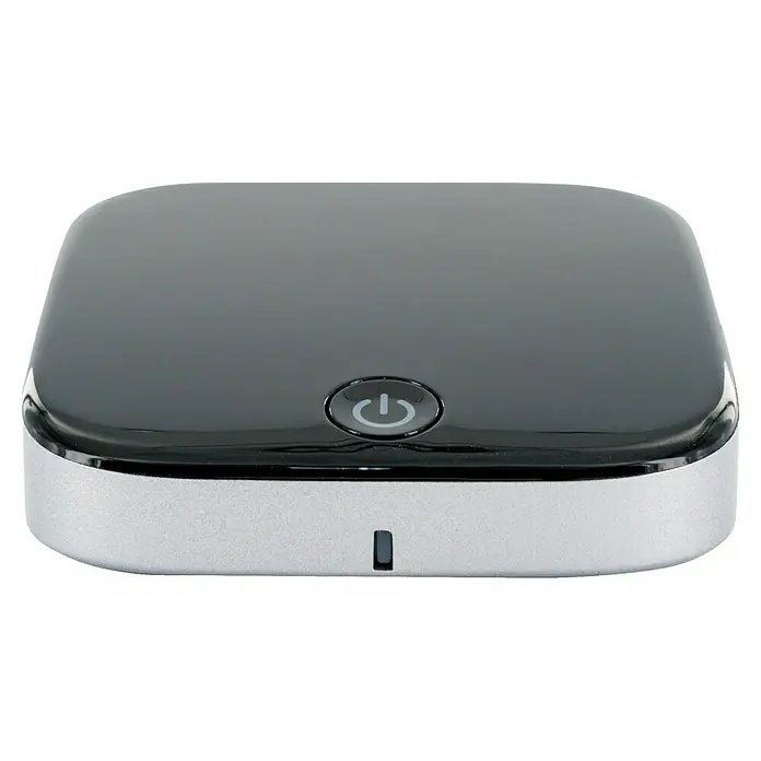 Schwaiger Bluetooth-Empfangseinheit & Sender - L x B x H: 60 x 60 x 19 mm - Nahaufnahme eines schwarzen Streaming-Geräts mit silberner Basis und einem Power-Button.