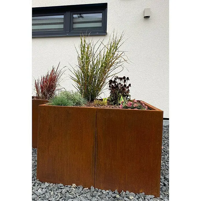 Palatino Hochbeet Urban - 100 x 100 x 70 cm, Stahl, Rostbraun - Rostfarbener Pflanzkübel aus Metall mit verschiedenen Pflanzen.Dekorative Elemente für Garten, Terrasse oder Balkon, die eine natürliche Atmosphäre schaffen.