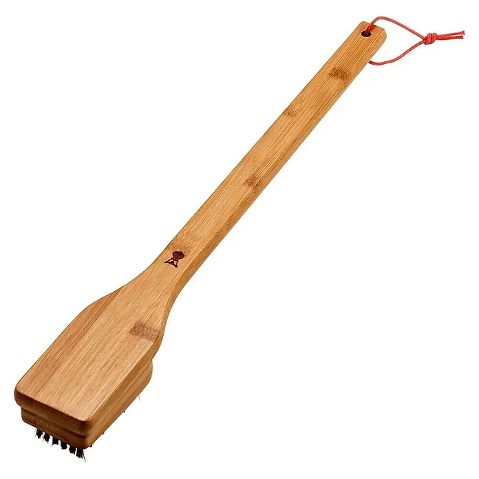 Weber Grillbürste - Länge: 44,4 cm - Eine Grillbürste aus Bambus mit einem roten Band zum Aufhängen, ideal zum Reinigen von Grillrosten und -platten.