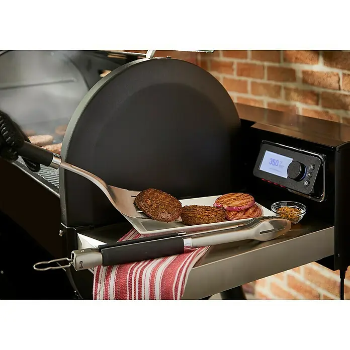 Weber Grillbesteck Set - 2 -tlg. - Der Grill mit digitaler Temperaturanzeige sorgt für perfekt zubereitete Burger und gegrillte Zwiebeln.