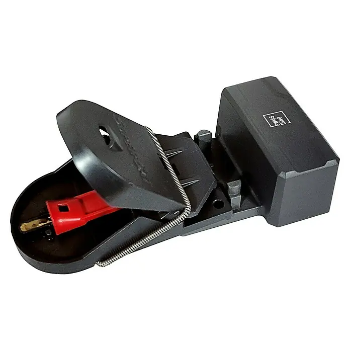 Swissinno Bluetooth-Empfangseinheit Fangalarm Connect SuperCat - Passend für: Swissinno Mause- und Rattenfallen - Nahaufnahme einer elektronischen Swissinno-Mausefalle, die auf einem schwarzen Hintergrund platziert ist.
