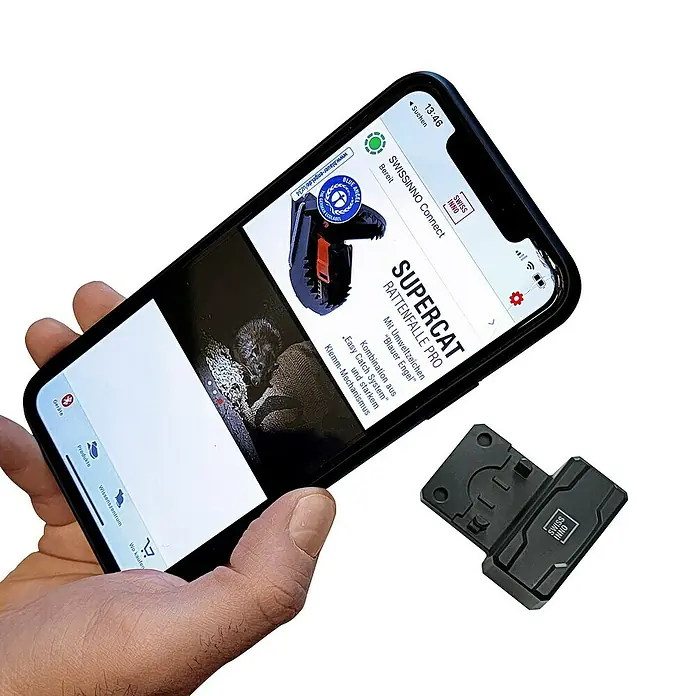 Swissinno Bluetooth-Empfangseinheit Fangalarm Connect SuperCat - Passend für: Swissinno Mause- und Rattenfallen - Ein Smartphone zeigt die SUPER CAT Rattenfalle Pro App mit dem dazugehörigen Gerät, das eine effektive Schädlingsbekämpfung ermöglicht.