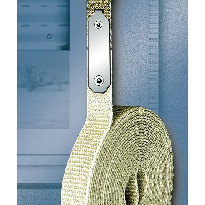 Schellenberg Cinta Fix 34304 - Largo: 4,3 m, Anchura de la correa: 23 mm, Beige - Primer plano de una correa de cincha enrollada con un sujetador de metal. La correa es de color claro y está enrollada firmemente.