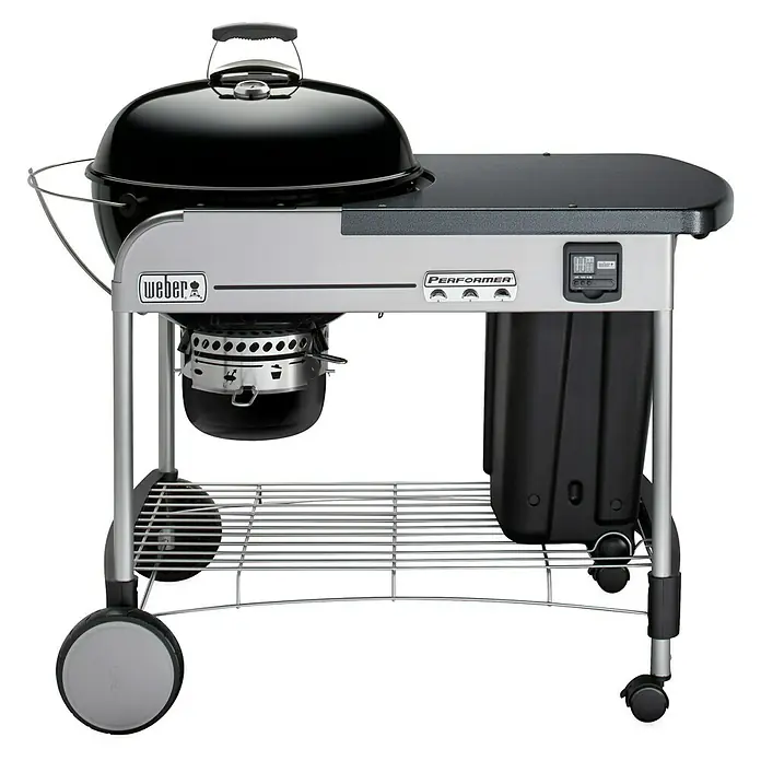 Weber Barbacoa de carbón Performer premium GBS 57 - Diámetro de la superficie de la parrilla: 57 cm, Negro - Aquí tienes una barbacoa de carbón Weber Performer con mesa auxiliar y ruedas, perfecta para cocinar al aire libre.