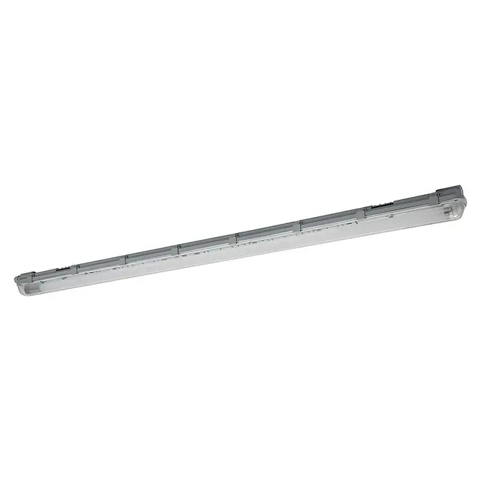 Osram LED-Feuchtraumlichtleiste Submarine - L x B x H: 156,1 x 6,6 x 7,5 cm, Lichtfarbe: Kaltweiß, 19 W, IP65 - Nahaufnahme einer länglichen, weißen LED-Leuchtstofflampe mit grauen Befestigungen auf schwarzem Hintergrund.
