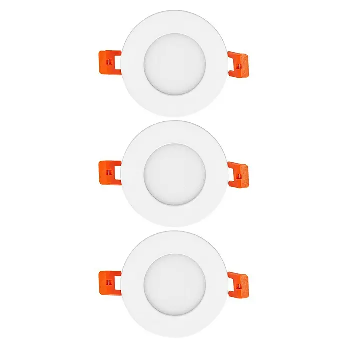 Ledvance LED-Einbauleuchten-Set rund - 4,5 W, Ø x H: 8,5 x 2,3 cm, Weiß, Warmweiß - Drei LED-Einbaustrahler mit weißem Gehäuse und orangefarbenen Befestigungsclips, ideal für moderne Beleuchtungslösungen.