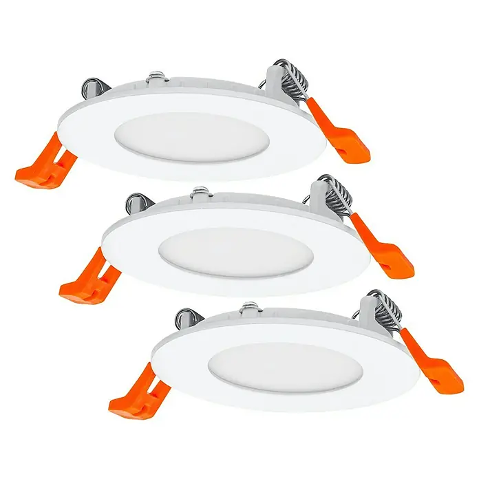 Ledvance LED-Einbauleuchten-Set rund - 4,5 W, Ø x H: 8,5 x 2,3 cm, Weiß, Warmweiß - Drei LED-Einbaustrahler mit runder, weißer Blende und orangefarbenen Befestigungsclips, ideal für moderne Beleuchtungslösungen.