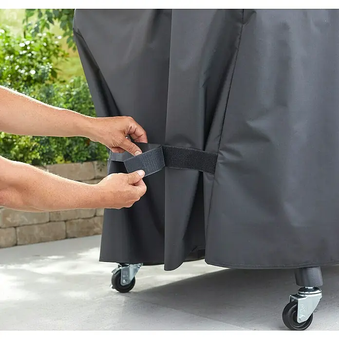 Weber Premium Grill-Schutzhülle - Passend für: Weber Pelletgrill Smokefire EX4 GBS, Kunststoff - Eine schwarze Grillabdeckung wird mit einem Klettverschluss befestigt. Die Grillabdeckung schützt vor Wind und Wetter.