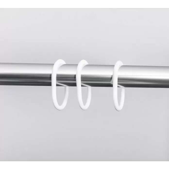 Venus Duschvorhangringe - 12 Stk., Weiß - Drei weiße Duschvorhangringe an einer silbernen Metallstange.