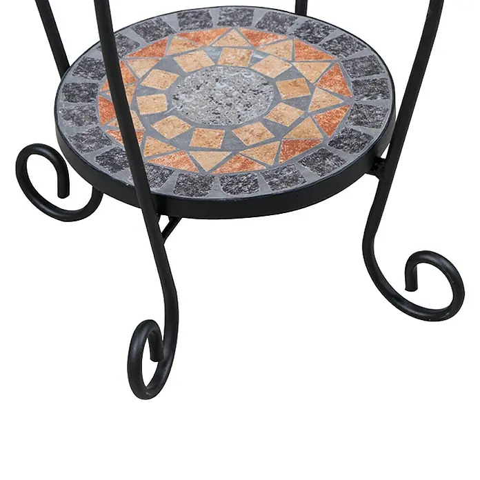 Siena Garden Prato Blumenständer - 40 x 60,5 cm - Nahaufnahme eines dekorativen Beistelltisches mit Mosaikmuster und geschwungenen Beinen aus schwarzem Metall.