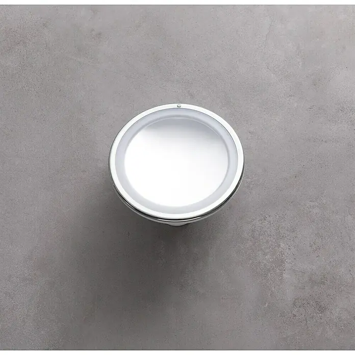 Venus Kosmetikspiegel Linda - Rund, Vergrößerung 2: 1.000 % - Runde, beleuchtete Kosmetikspiegel zur Wandmontage mit Chromoberfläche auf grauem Hintergrund. Ideal für Badezimmer und Kosmetikstudios.