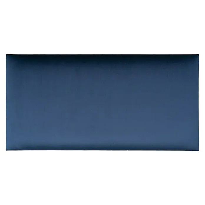 Fllow Wandpolster-Set Velvet A4 - 270 x 180 cm, Blau - Ein marineblauer Stoffhintergrund, ideal für Produktfotografie und kreative Projekte, bietet eine elegante und ruhige Kulisse.