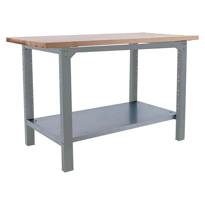 Simonrack Simonwork Werkbank BT6 PRO 1200 - L x B: 75 x 120 cm, Arbeitshöhe: 86,5 cm, Belastbarkeit: 1.300 kg, Silber/Holz - Ein robuster Werkstatttisch mit einer Arbeitsplatte aus Holz und einem stabilen Metallgestell mit Ablagefläche für Werkzeuge.