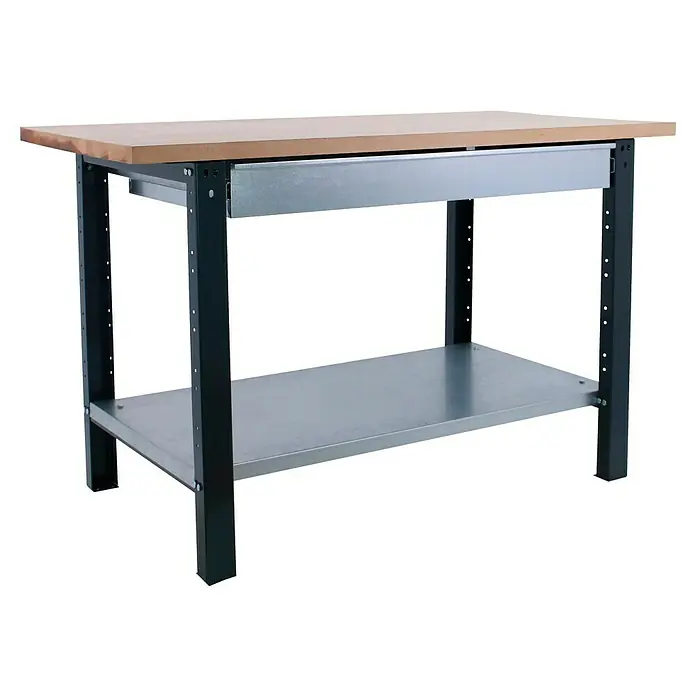 Simonrack Simonwork Werkbank BT6L PRO 1BOX 1500 - L x B: 75 x 150 cm, Arbeitshöhe: 86,5 cm, Belastbarkeit: 1.335 kg, Schwarz/Holz - Ein stabiler, rechteckiger Werkstatttisch mit einer hellen Holzplatte, einer Schublade und einer Ablage aus Metall, ideal für Handwerker.