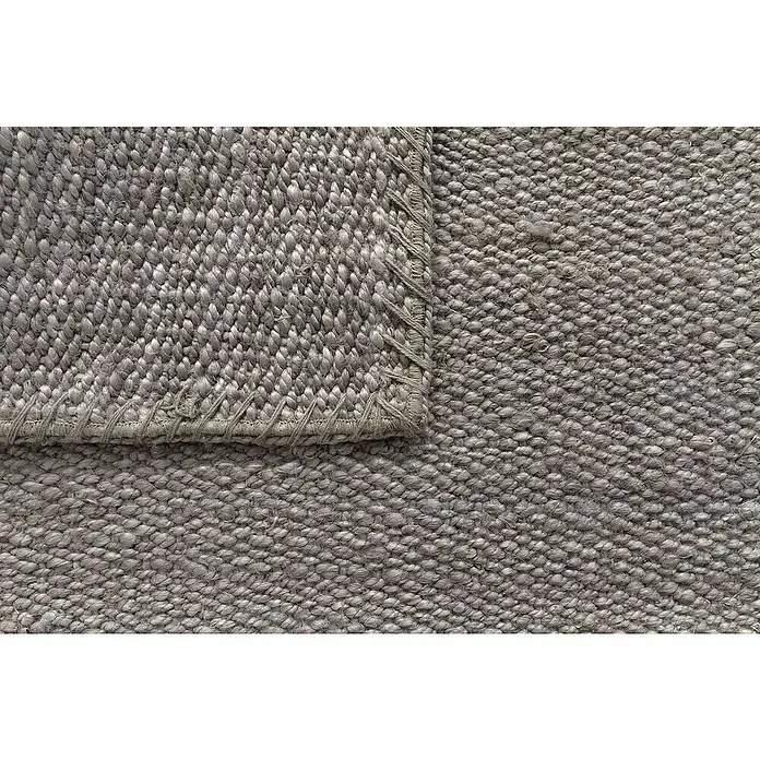 Alfombra de yute Córdoba - Gris, 230 x 160 cm, 100% yute - Primer plano de una alfombra gris que muestra su textura tejida y un ribete limpio.