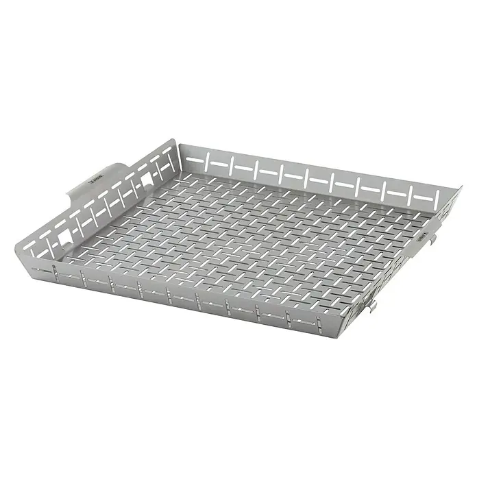Weber Crafted Cesta para barbacoa - L x An x Al: 41 x 43 x 5 cm, Acero inoxidable - En la imagen se muestra una cesta para asar perforada plateada de Weber, ideal para asar verduras y alimentos más pequeños.