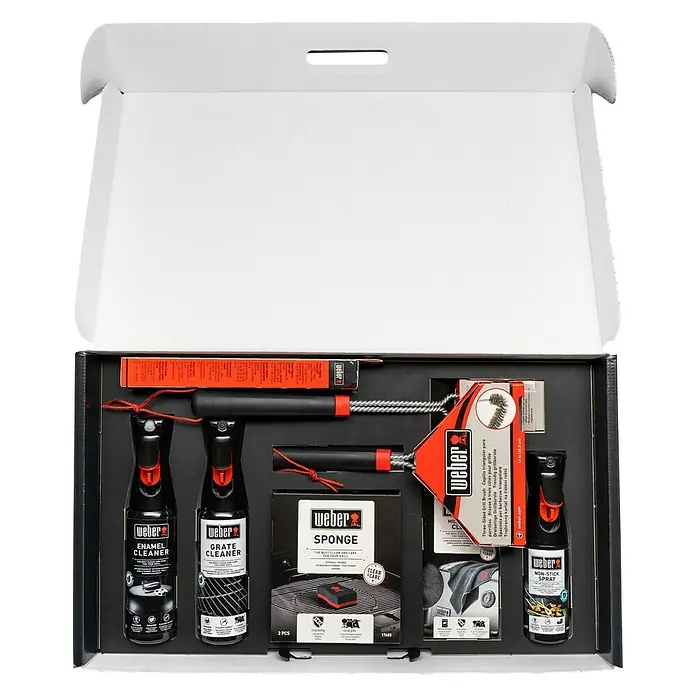 Weber Set para la limpieza para barbacoas esmaltadas Acero inoxidable - 10 pzs. - Una caja abierta con un kit de limpieza de parrilla Weber que contiene limpiadores, cepillos y esponjas para el mantenimiento de la parrilla.