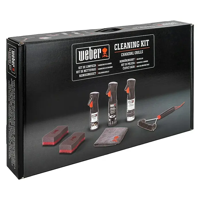 Weber Reinigungs-Set Holzkohle - 7 -tlg. - Weber Holzkohlegrill-Reinigungsset in einer schwarzen Box. Das Set enthält Sprays, Schwämme, ein Tuch und eine Bürste für die Grillreinigung.