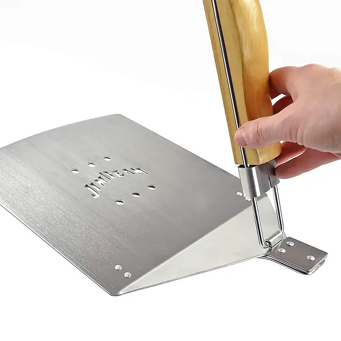 Jim Beam Grillgutwender - Länge: 54 cm - Das Bild zeigt einen Jim Beam Burgerwender mit Holzgriff und Edelstahloberfläche, ideal zum Wenden von Burgern auf dem Grill.