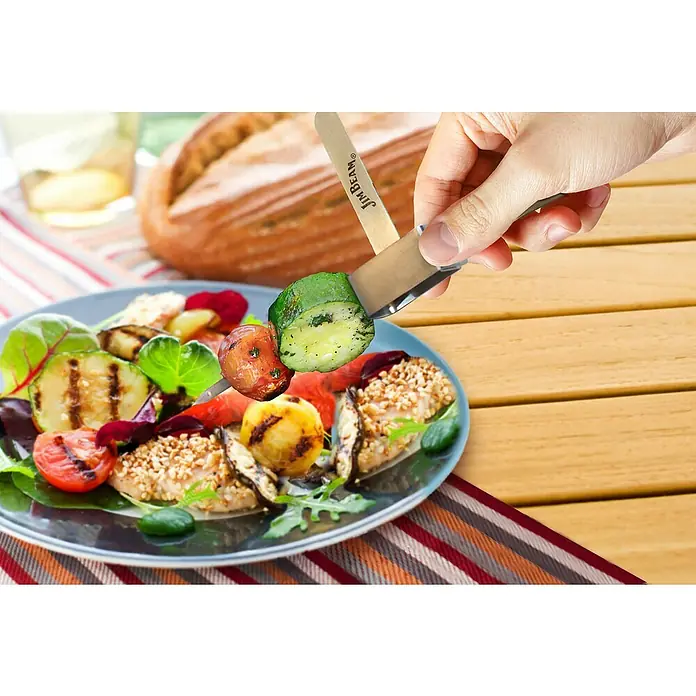 Jim Beam Grillspieß mit Halterung - Länge: 34,5 cm, 7 -tlg. - Gegrilltes Gemüse-Spieß mit Jim Beam-Messer. Ein köstliches und gesundes Gericht, ideal für ein Barbecue oder ein leichtes Mittagessen.