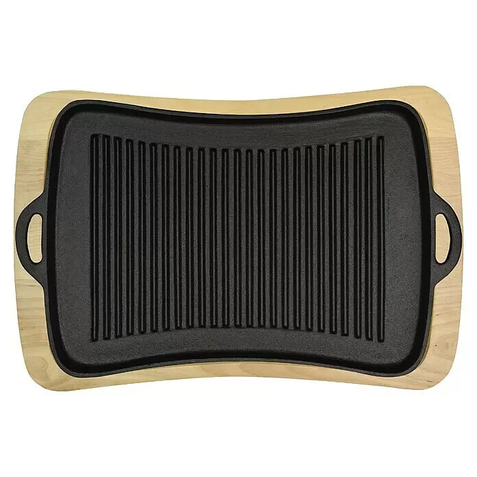 Jim Beam Grillplatte mit Holzuntersetzer - Holz, 2 -tlg. - Schwarze gusseiserne Grillpfannen-Einlage auf einem hellen Holzservierbrett.