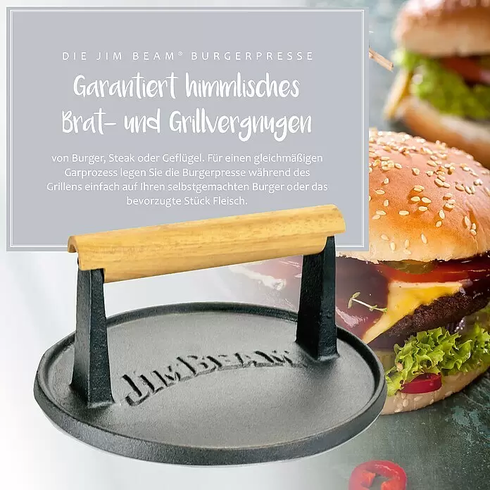 Jim Beam Fleischbeschwerer - Holz, 2 Stk. - Jim Beam Burgerpresse aus Gusseisen mit Holzgriff, vor einem gegrillten Burger abgebildet.