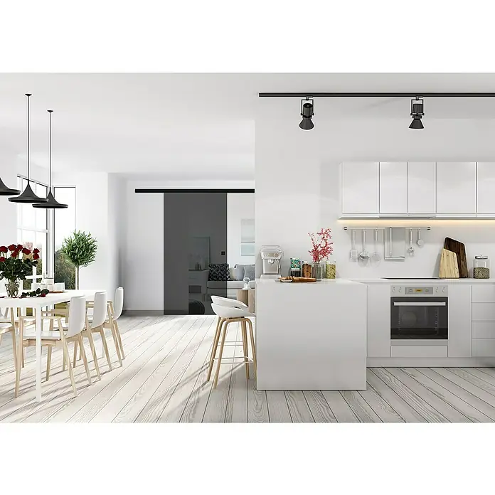 Diamond Doors Glasschiebetür Grey - 935 x 2.058 mm, Satiniertes Glas - Heller Essbereich mit minimalistischer Küche. Der Fokus liegt auf dem stilvollen Küchendesign und der offenen Raumgestaltung.