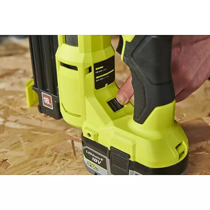 Ryobi ONE+ Maschinenpaket - Akku-Nagler R18GN18X-0 + gratis Starter-Kit - Anwendungsbeispiel
