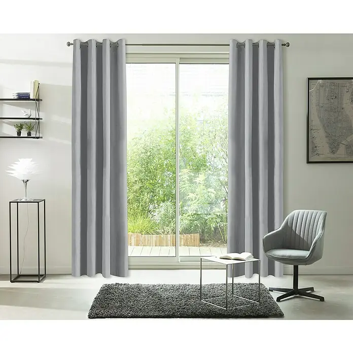 Cortina térmica Fresh - An x Al: 140 x 250 cm, 100% poliéster, Gris - Un par de cortinas grises cuelgan frente a una ventana, añadiendo un toque moderno y privacidad a la habitación.