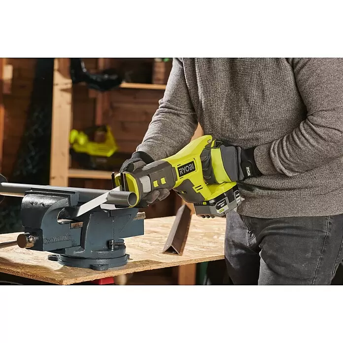 Ryobi ONE+ Akku-Säbelsäge RRS18-0 - 18 V - Anwendungsbeispiel
