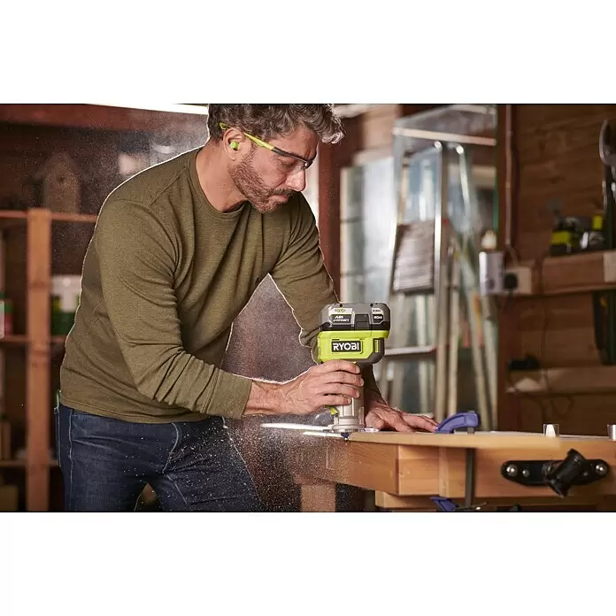 Ryobi ONE+ Akku-Kantenfräser RTR18-0 - 18 V, Ohne Akku, Leerlaufdrehzahl: 20.000 U/min - 30.000 U/min - Anwendungsbeispiel