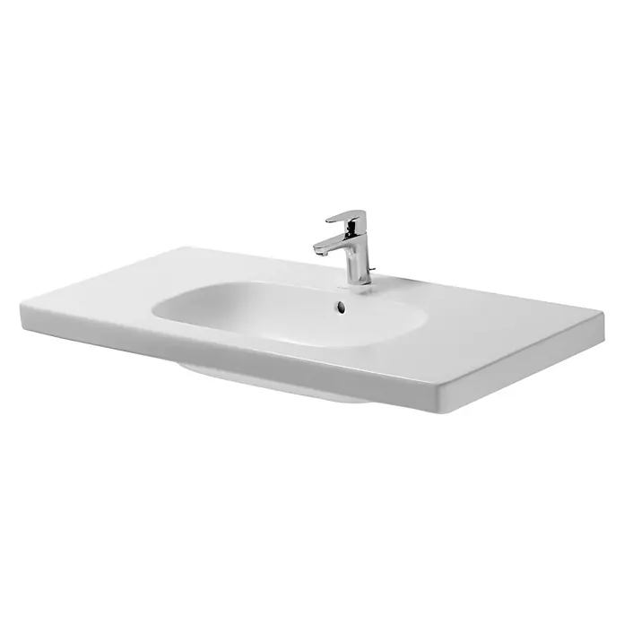 Duravit D-Code Waschtisch - 105 x 48 cm, Ohne Spezialglasur, Hahnloch: Mitte, Mit Überlauf, Weiß - Ein Waschbecken mit Armatur, bestehend aus weißer Keramik mit rechteckiger Form und abgerundeter Beckenmulde.