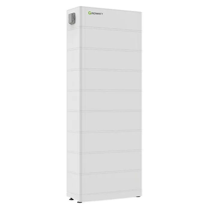 Growatt Batteriespeicher 0% MwSt. gem. § 12 Abs. 3 UStG - Leistungsaufnahme: 2,56 kW, Nennspannung: 51,2 V - Hohes weißes modulares GROWATT Energiespeichersystem mit grauer Steuerung oben links.