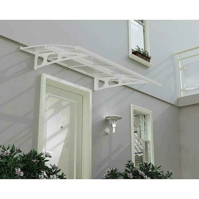 Palram – Canopia Marquesina para puerta Bordeaux doble capa - An x Pr: 223 x 140 cm - Esta toma muestra un toldo de puerta blanco, que ofrece protección contra el clima al tiempo que mejora el atractivo exterior de la casa.