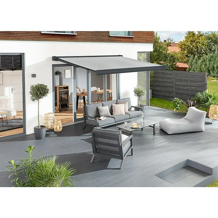Sunfun Vollkassettenmarkise Elba - Grau, Farbe Gestell: Anthrazitgrau, Breite: 3 m, Ausfall: 2,5 m - Moderne Terrassenüberdachung mit grauen Möbeln und stilvollem Design für entspannte Stunden im Freien.