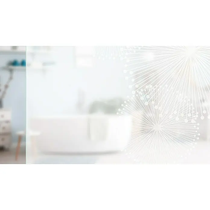 Diamond Doors Glasschiebetür 507 - 935 x 2.058 mm, Einscheibensicherheitsglas (ESG), Milchglas - Nahaufnahme eines modernen Badezimmers mit freistehender Badewanne, hellen Farbtönen und floralen Mustern für eine ruhige Atmosphäre.