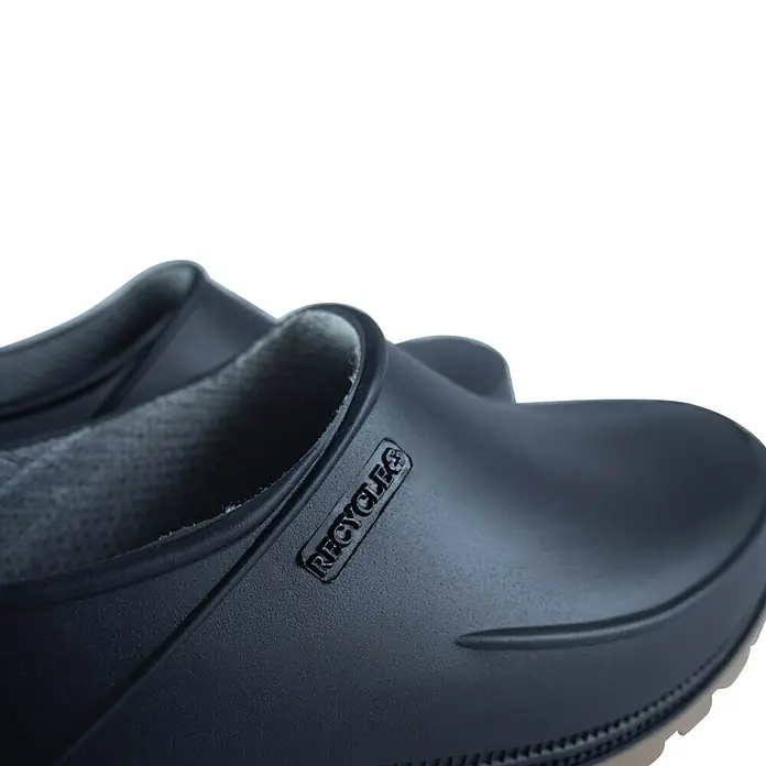 Gartenschuhe Galosche - Schuhgröße: 41, Blau - Nahaufnahme eines blauen Recycled Clogs, der nachhaltige Materialien und Komfort vereint. Ideal für umweltbewusste Käufer.