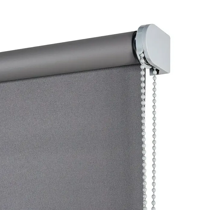 Estor enrollable opaco Night - An x Al: 180 x 250 cm, Gris - Primer plano de un moderno estor enrollable gris con un cordón blanco y una carcasa cilíndrica.