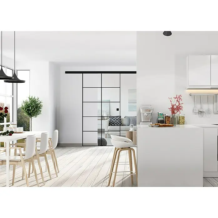Diamond Doors Black Edition Glasschiebetür Loft - 935 x 2.058 mm, Einscheibensicherheitsglas (ESG), Klarglas - Ein modernes Interieur mit einer eleganten Schiebetür mit Glas und schwarzem Rahmen, die den Raum optisch öffnet und stilvoll abtrennt.