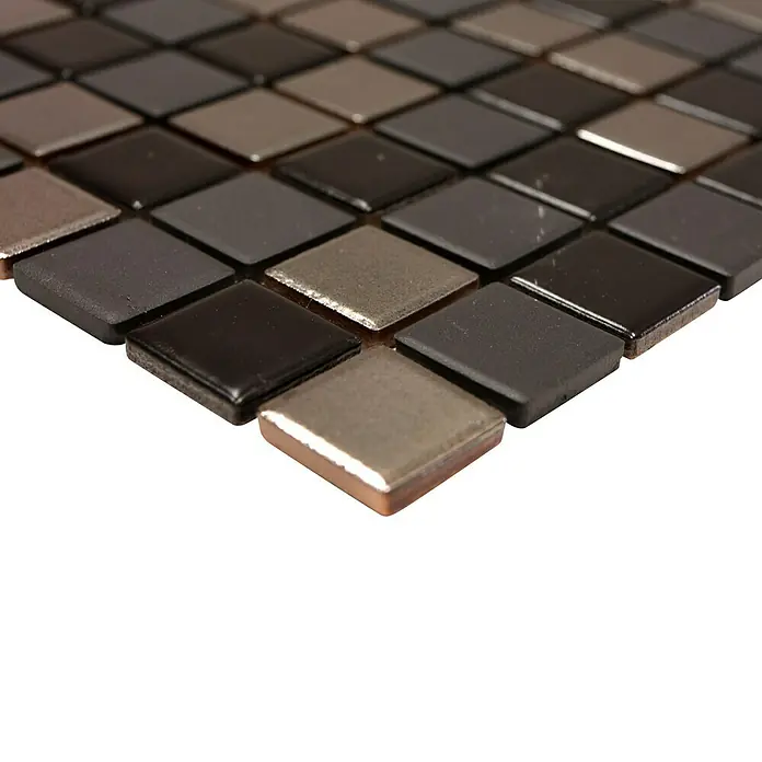Mosaikfliese Quadrat TRS BLS - 32,6 x 30 cm, Schwarz/Silber, Matt - Nahaufnahme von quadratischen Mosaikfliesen in verschiedenen Braun- und Grautönen, ideal für stilvolle Wand- und Bodengestaltungen.
