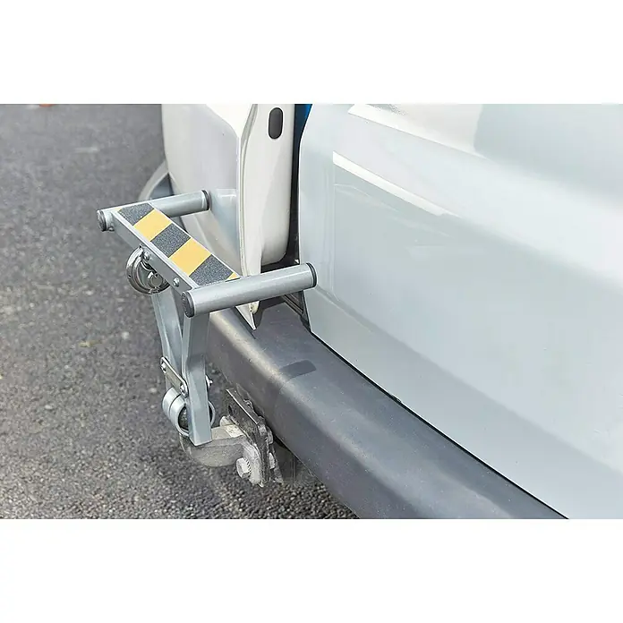Mottez Dispositivo antirrobo A084C - L x An x Al: 40 x 27 x 16 cm - Escalón de barra de remolque sujeto a la parte trasera de una furgoneta. Un accesorio práctico para acceder a la zona de carga.