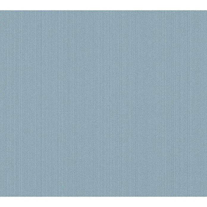 A.S. Création Mata Hari Vliestapete - Blau, Uni, 10,05 x 0,53 m - Nahaufnahme eines blassblauen Stoffes mit subtiler vertikaler Textur, ideal für Hintergründe oder Designelemente.