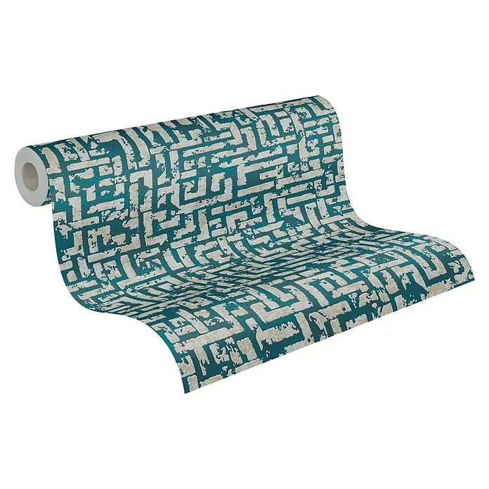 A.S. Création My Home My Spa Vliestapete Tetris - Petrol Metallic, Grafisch, 10,05 x 0,53 m - Eine Rolle türkisfarbene Tapete mit abstraktem, weißem Labyrinthmuster, die für eine moderne und stilvolle Wanddekoration sorgt.