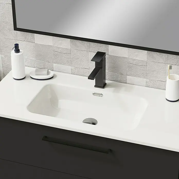 Artysan Mueble bajo de lavabo Arosa 3C - L x An x Al: 44,6 x 100 x 83,3 cm, Negro - Mueble de baño con grifo negro moderno, dispensador de jabón y portacepillos sobre encimera blanca.