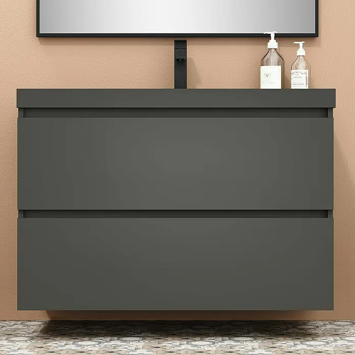 Artysan Conjunto de mueble de baño Kenia - Ancho: 100 cm, Ancho total del mueble de baño: 100 cm, Antracita, Mate, 2 pzs. - Aquí hay un moderno mueble de baño gris con dos cajones y un grifo oscuro. Dos dispensadores de jabón están en la encimera.