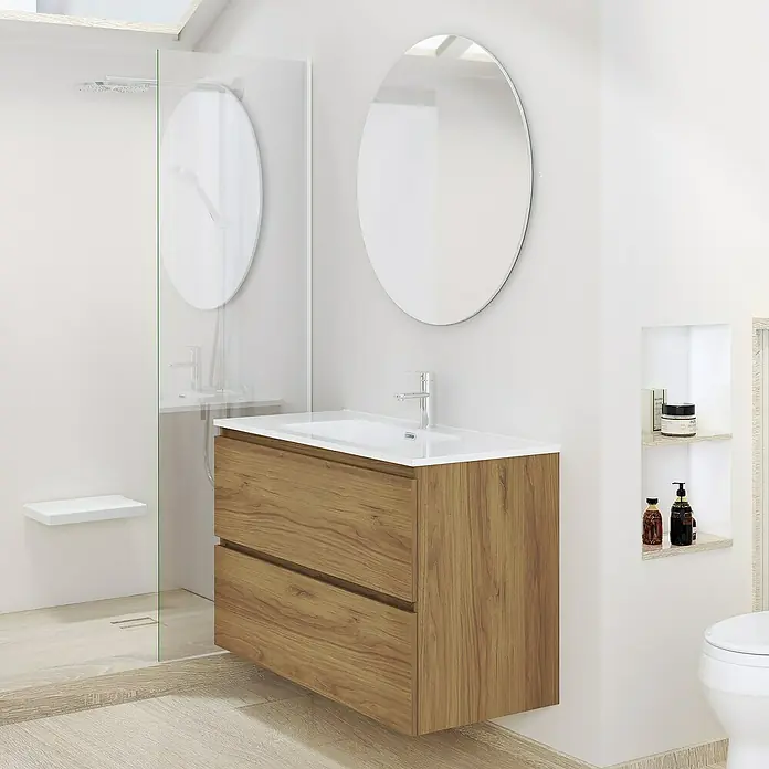 Artysan Conjunto de mueble de baño Basic 2C - Ancho: 100 cm, Ancho total del mueble de baño: 100 cm, Roble waira, 3 pzs. - Un baño moderno con un mueble de madera y espejo redondo. Las paredes blancas y el suelo de madera complementan el diseño.