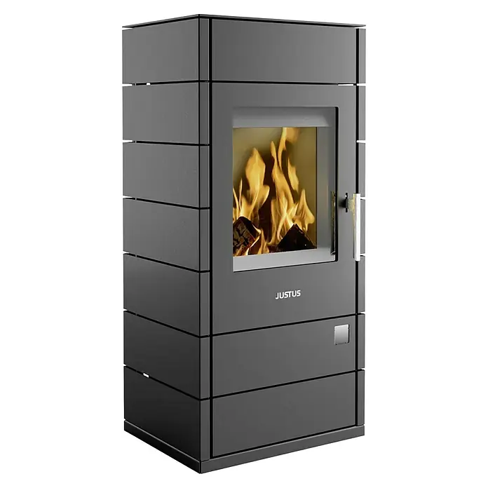 Justus Kaminofen Tova - 6 kW, Raumheizvermögen: 115 m³, Material Verkleidung: Stahl, Schwarz - Der Justus Kaminofen sorgt mit seinem modernen Design und der effizienten Heizleistung für eine gemütliche Atmosphäre im Wohnraum.